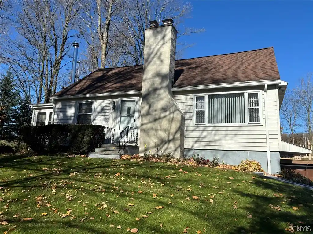 Photo 1 of Single family home for sale at 323 E Holl Rd, Cortland, NY 13045 | MLS# S1724769 | Listing updated on 2026-10-29