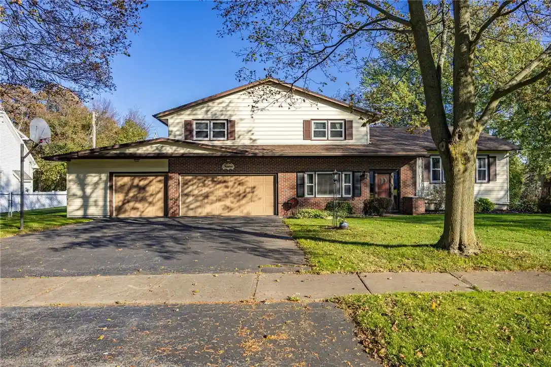 Photo 1 of Single family home for sale at 12 Bridgewood Dr, Rochester, NY 14612 | MLS# R1720580 | Listing updated on 2026-10-29