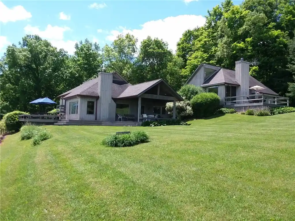 Photo 1 of Single family home for sale at 5882 Seneca Pt Rd, Naples, NY 14512 | MLS# R1724568 | Listing updated on 2026-10-29