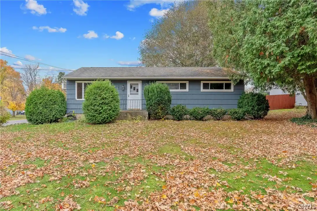 Photo 1 of Single family home for sale at 204 Stroud St, Canastota, NY 13032 | MLS# S1724361 | Listing updated on 2026-10-29