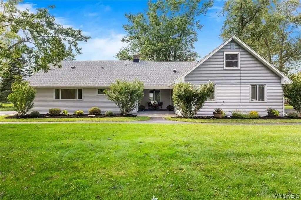 Photo 1 of Single family home for sale at 2 Nashua Ct, Lancaster, NY 14086 | MLS# B1725710 | Listing updated on 2026-10-29