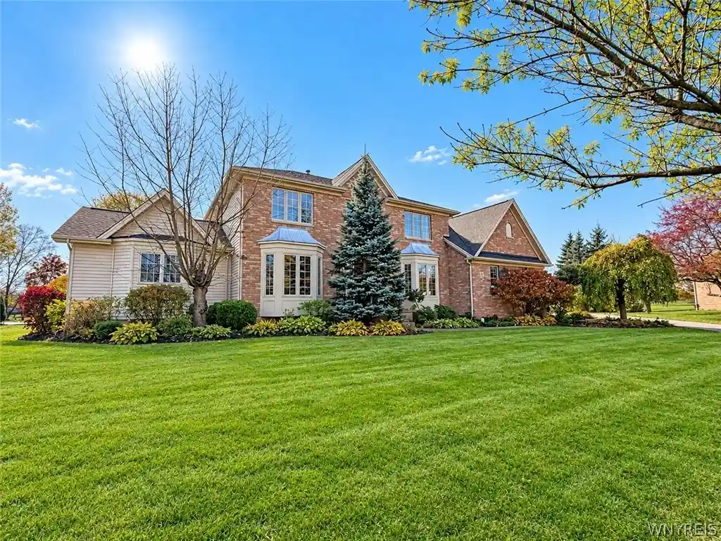 Single family home for sale at 9 Carolilly Ct, East Amherst, NY 14051 | MLS# B1724867