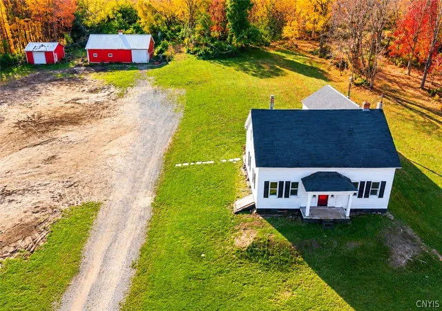 Photo 2 of Single family home for sale at 3442 Howlett Hl Rd, Onondaga, NY 13031 | MLS# S1725760 | Listing updated on 2026-10-30