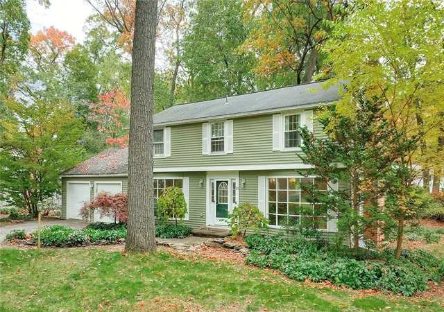 Single family home for sale at 31 Oak Manor Ln, Pittsford, NY 14534 | MLS# R1725357