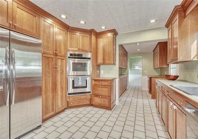 Photo 2 of Single family home for sale at 31 Oak Manor Ln, Pittsford, NY 14534 | MLS# R1725357 | Listing updated on 2026-10-30