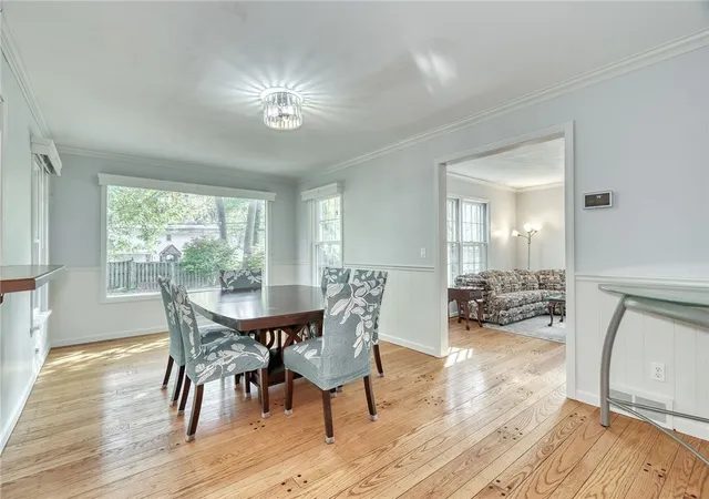 Photo 3 of Single family home for sale at 31 Oak Manor Ln, Pittsford, NY 14534 | MLS# R1725357 | Listing updated on 2026-10-30