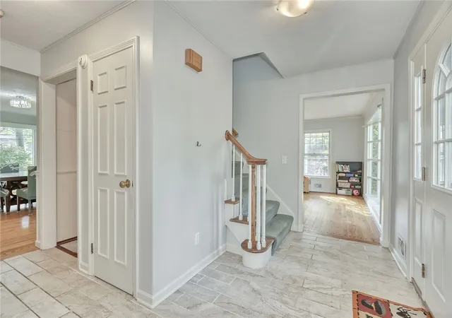 Photo 4 of Single family home for sale at 31 Oak Manor Ln, Pittsford, NY 14534 | MLS# R1725357 | Listing updated on 2026-10-30