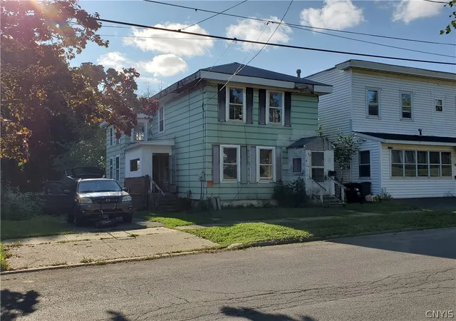 Homes for sale in Oswego, NY | 202 E 5Th St, Oswego, NY 13126 | MLS# S1293546