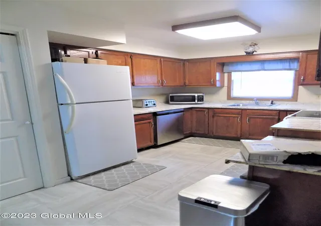 Photo 4 of Sale Pending at 829-831 Salina St, Schenectady, NY 12308 | MLS# 202310344 | Listing updated on 2024-11-13