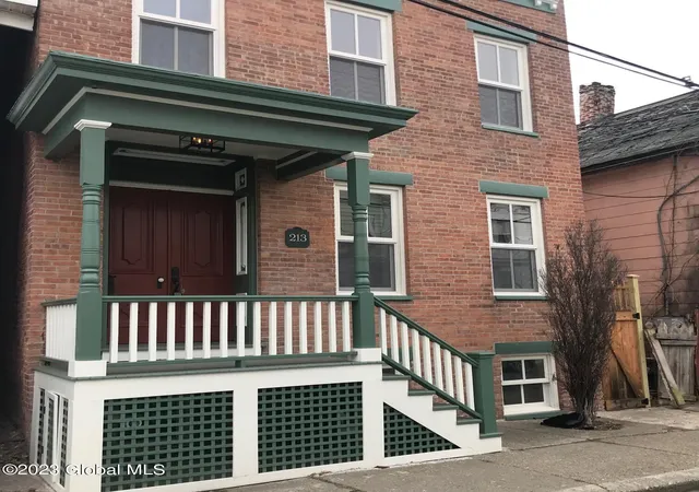 Photo 3 of Sale Pending at 213 Robinson St, Hudson, NY 12534 | MLS# 202323070 | Listing updated on 2025-10-16