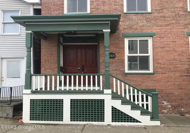 Photo 3 of Sale Pending at 213 Robinson St, Hudson, NY 12534 | MLS# 202323070 | Listing updated on 2025-10-16