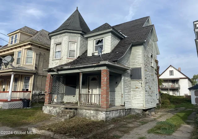 2nd image of 27 Robinson St, Schenectady, NY 12304 | MLS# 202427515