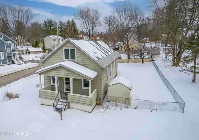 4th image of 1336 Van Antwerp Rd, Schenectady, NY 12309 | MLS# 202512282