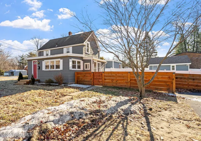 Single Family Residence at 2804 Consaul Rd, Schenectady, NY 12304 | MLS# 202513255 | | Sold on 2025-06-17