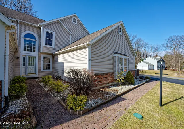 3rd image of 82 Killarney Dr, Schenectady, NY 12309 | MLS# 202514126