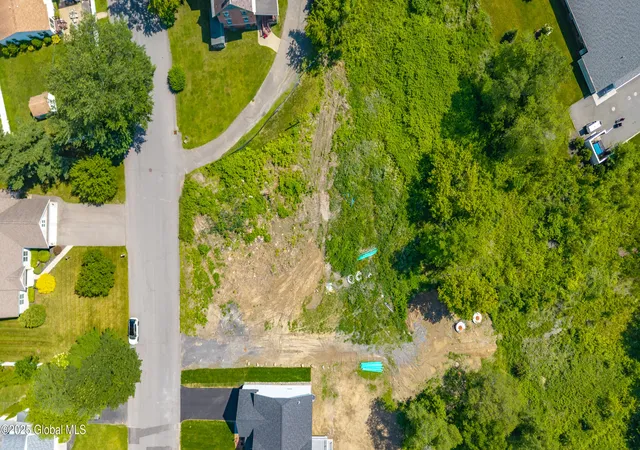 4th image of 4 Wedgewood Dr, Colonie, NY 12211 | MLS# 202520777