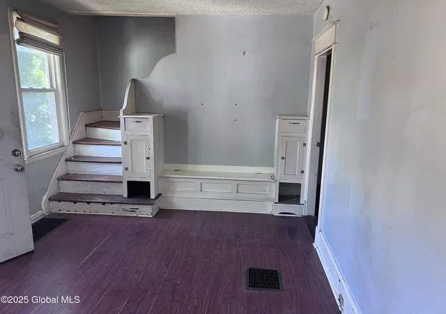 2nd image of 4 Wesley Ave, Schenectady, NY 12304 | MLS# 202516510