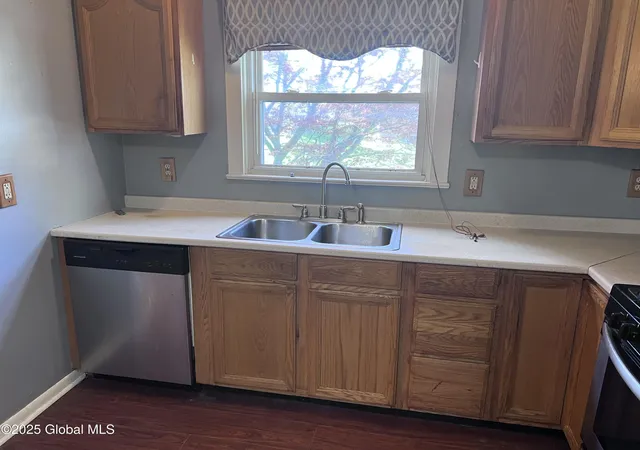 5th image of 4 Wesley Ave, Schenectady, NY 12304 | MLS# 202516510