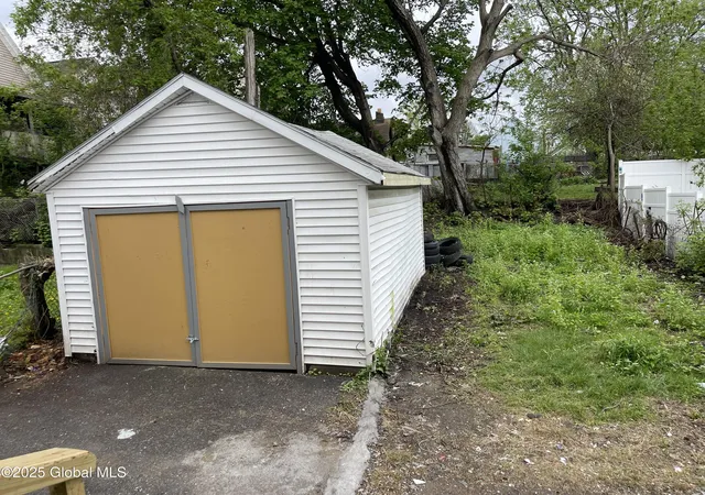 3rd image of 1540 Foster Ave, Schenectady, NY 12308 | MLS# 202517166