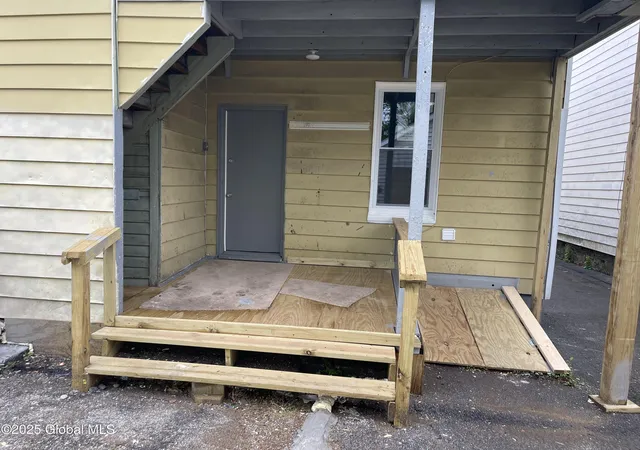 4th image of 1540 Foster Ave, Schenectady, NY 12308 | MLS# 202517166