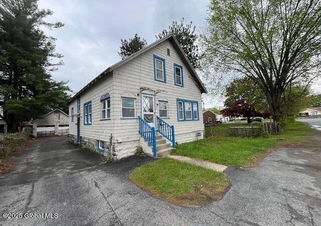 Photo 1 of Single Family Residence at 3 Tulip St, Schenectady, NY 12306 | MLS# 202517064 |  | Sold on 2025-12-08