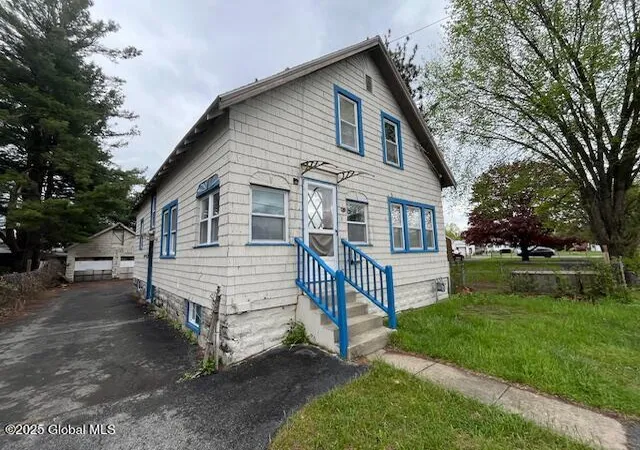 Photo 2 of Single Family Residence at 3 Tulip St, Schenectady, NY 12306 | MLS# 202517064 |  | Sold on 2025-12-08