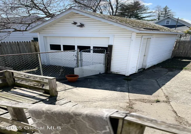 2nd image of 1554 Hawthorne St, Schenectady, NY 12303 | MLS# 202517830
