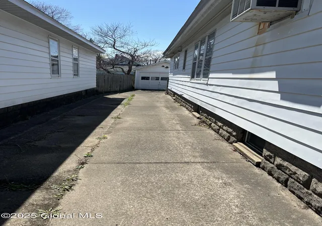 4th image of 1554 Hawthorne St, Schenectady, NY 12303 | MLS# 202517830