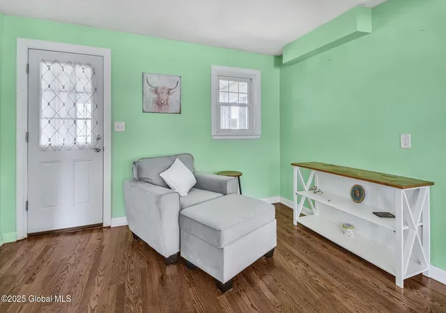 4th image of 2 Bartlett Pl, Schenectady, NY 12302 | MLS# 202520886