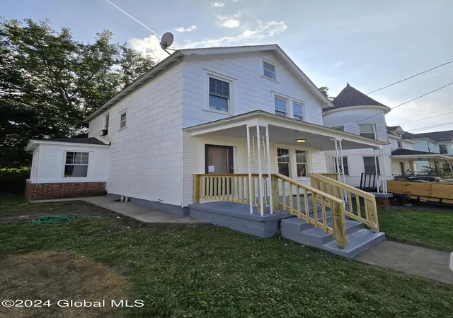 2nd image of 726 Mason St, Schenectady, NY 12308 | MLS# 202518196