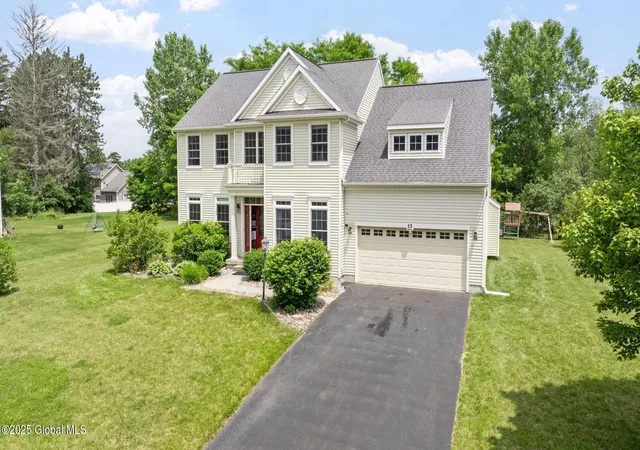 3rd image of 28 Empire Dr, Schenectady, NY 12309 | MLS# 202519808