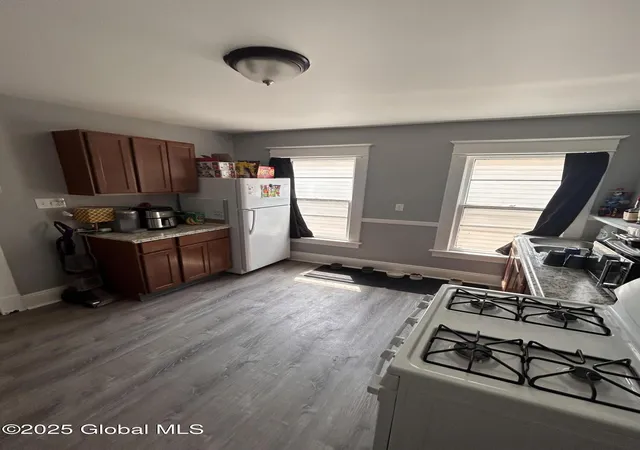 5th image of 417 Shannon St, Schenectady, NY 12306 | MLS# 202520321