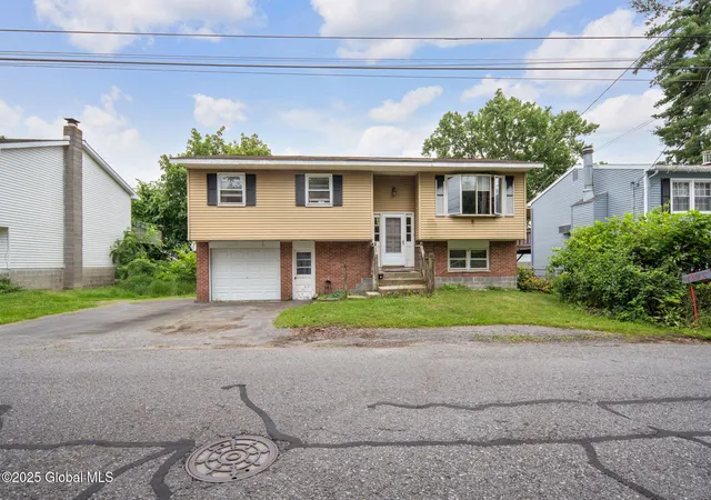 2nd image of 250 Hillcrest Ave, Schenectady, NY 12304 | MLS# 202520790