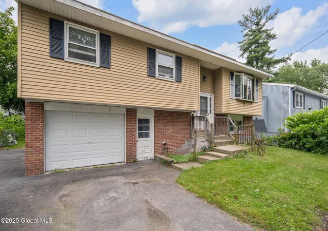 3rd image of 250 Hillcrest Ave, Schenectady, NY 12304 | MLS# 202520790