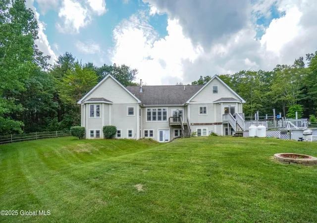 4th image of 35 Snake Hill Rd, Schenectady, NY 12302 | MLS# 202521088
