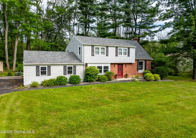 5th image of 973 Avon Crest Blvd, Schenectady, NY 12309 | MLS# 202520423