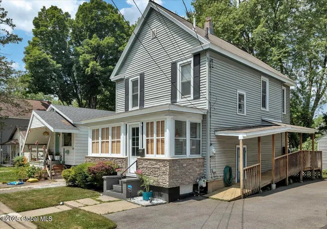 3rd image of 143 Manchester Rd, Schenectady, NY 12304 | MLS# 202520947