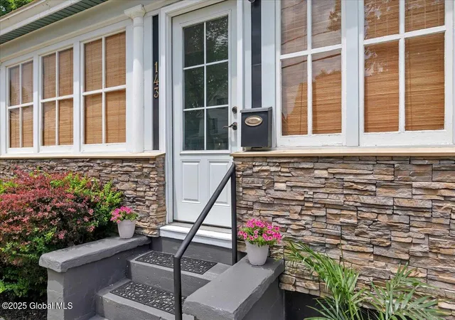 4th image of 143 Manchester Rd, Schenectady, NY 12304 | MLS# 202520947