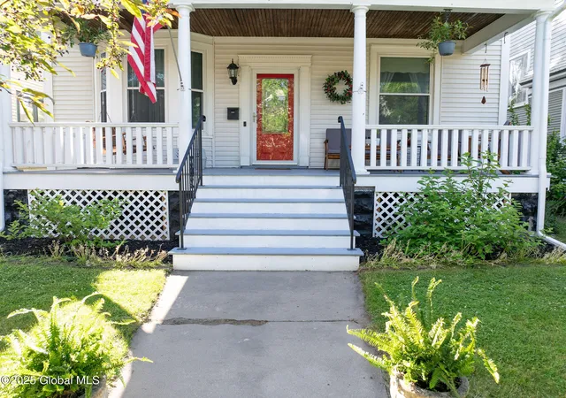 3rd image of 1068 Parkwood Blvd, Schenectady, NY 12308 | MLS# 202521066