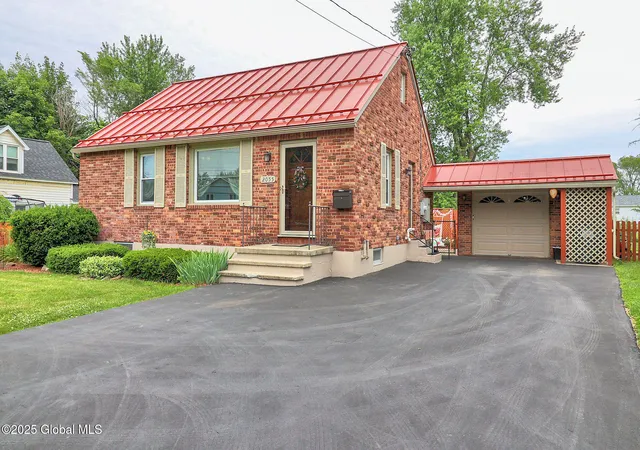 2nd image of 2055 Curry Rd, Schenectady, NY 12303 | MLS# 202521057
