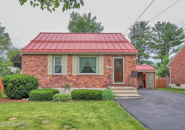 3rd image of 2055 Curry Rd, Schenectady, NY 12303 | MLS# 202521057