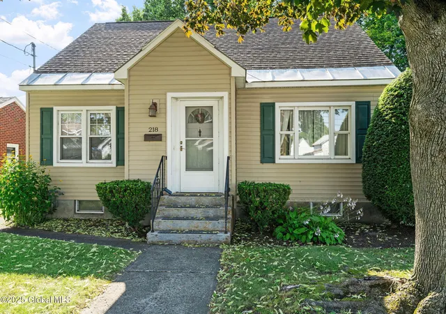 4th image of 218 Fifteenth St, Schenectady, NY 12306 | MLS# 202520962