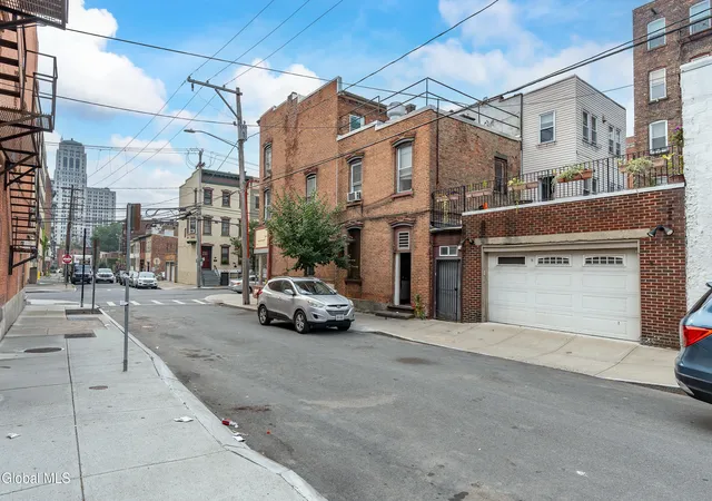 5th image of 197 Lark St, Albany, NY 12210 | MLS# 202523509