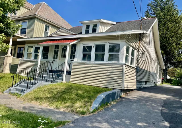 2nd image of 1818 Lenox Rd, Schenectady, NY 12308 | MLS# 202524028