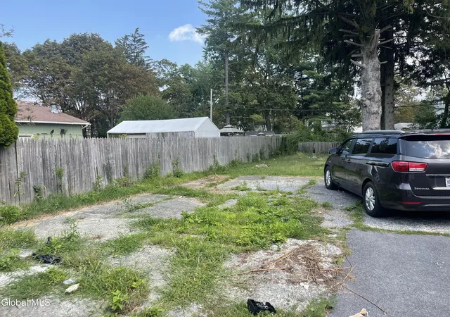 35th image of 1818 Lenox Rd, Schenectady, NY 12308 | MLS# 202524028