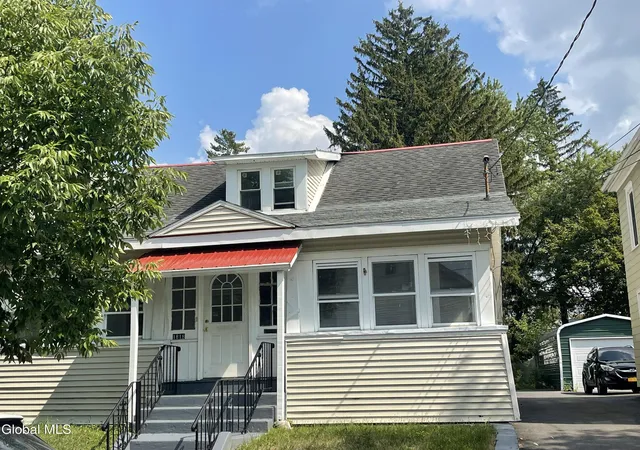 4th image of 1818 Lenox Rd, Schenectady, NY 12308 | MLS# 202524028