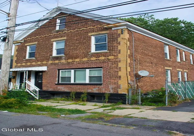 1st image of 915 Mcclyman St, Schenectady, NY 12307 | MLS# 202524877