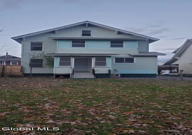 2nd image of 33 Glenwood Rd, Albany, NY 12204 | MLS# 202613789