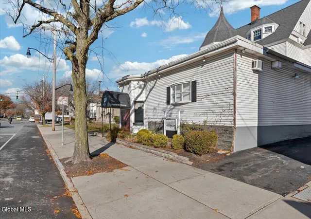 3rd image of 891 Madison Ave, Albany, NY 12208 | MLS# 202530627