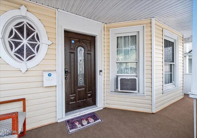 2nd image of 118 Linden St, Schenectady, NY 12304 | MLS# 202610965